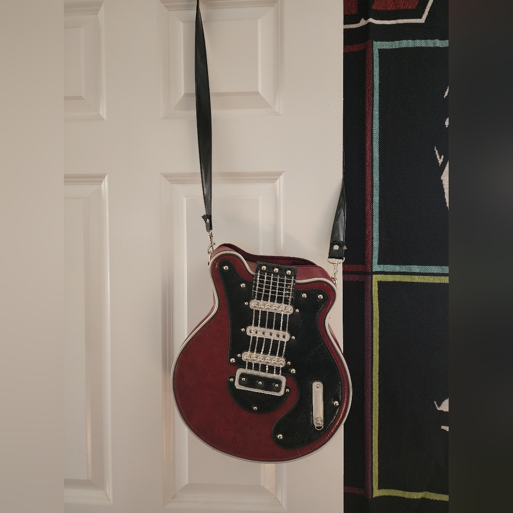 Guitar shoulder bag